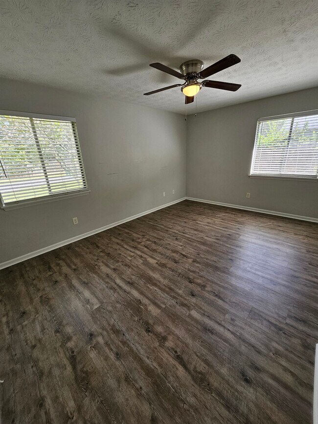 Building Photo - 3235 Springdale Dr