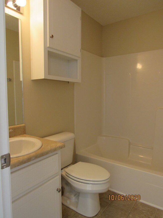 Building Photo - 207 Winthrope Ln