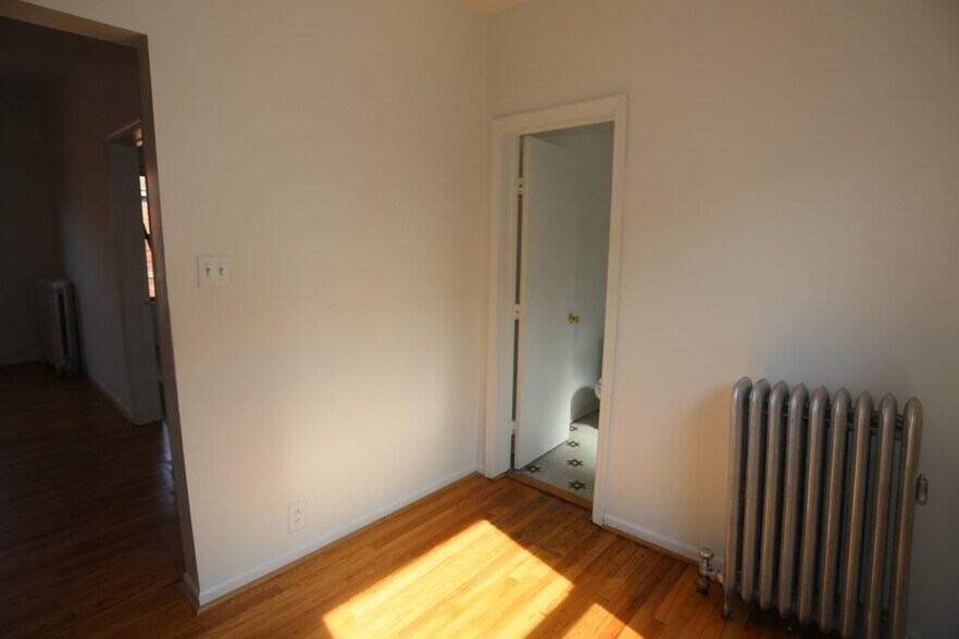 Building Photo - 931 W Sunnyside Ave