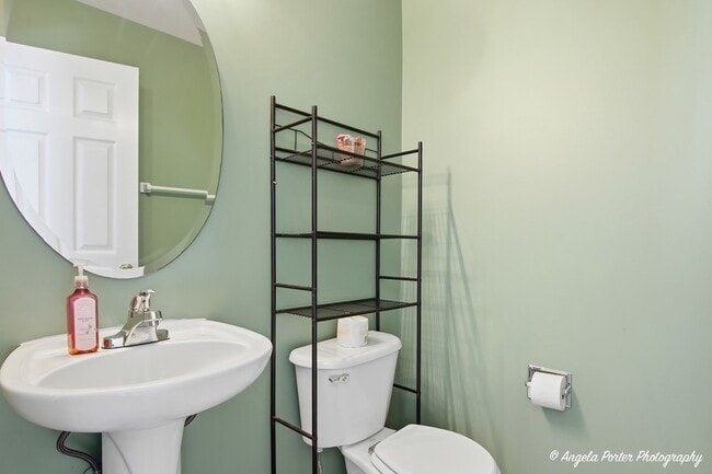 Building Photo - 749 S Parkside Dr