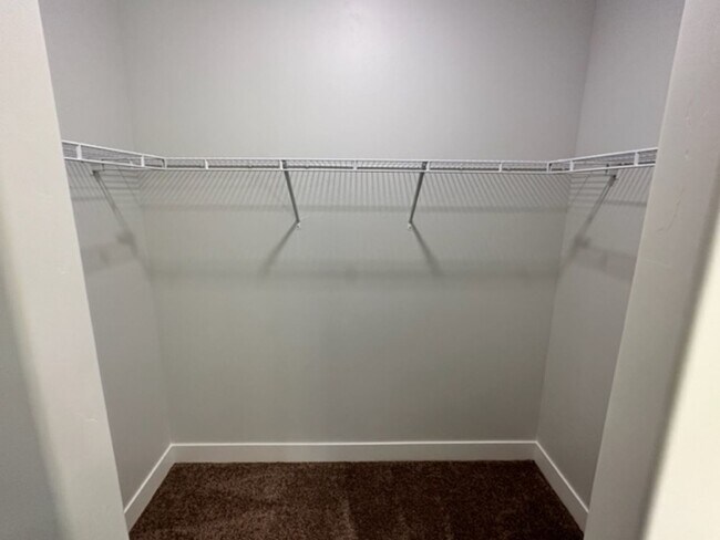 Building Photo - Gorgeous Condo!