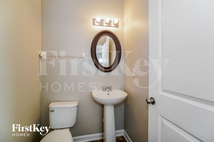 Building Photo - 5577 Eagle River Dr