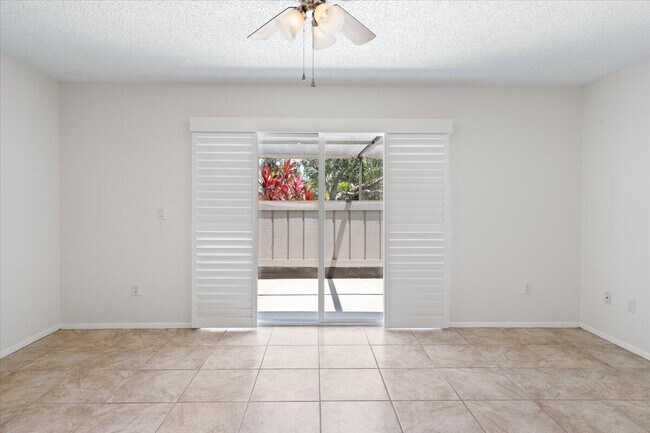 Building Photo - 3902 NW Cinnamon Tree Cir