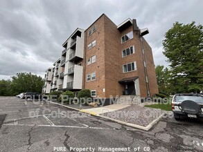 Building Photo - 1150 Golden Cir