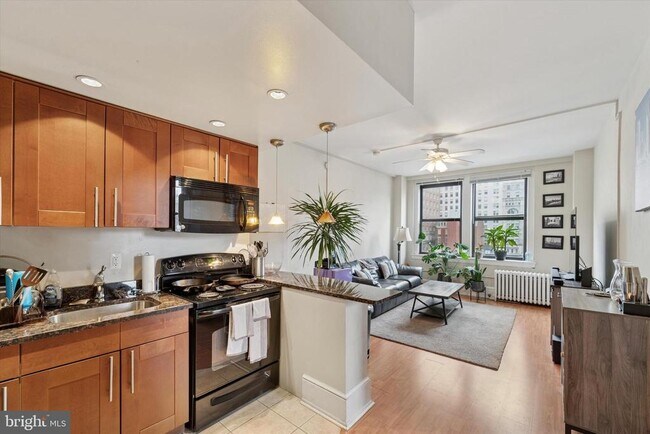Primary Photo - 1324 Locust St