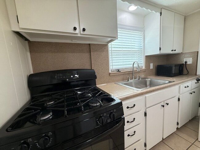 Building Photo - Coming Soon! Updated 2-Bedroom Home in Millcreek!