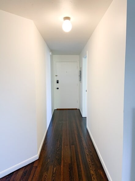 Building Photo - 109 W Maple St