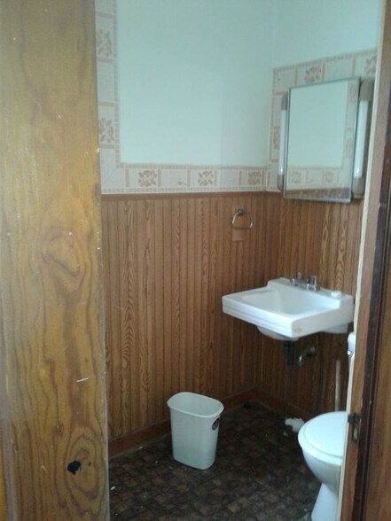 Building Photo - 2065 S 5th St