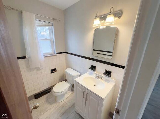 Building Photo - 10209 Broadway St