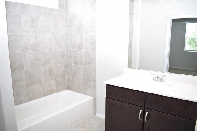 Building Photo - 117 Keltic Dr