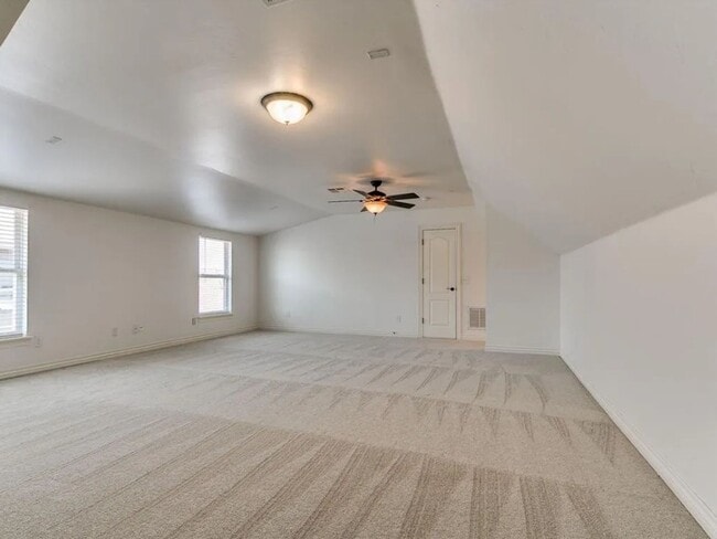 Building Photo - Spacious 4 Bed 2 Bath + Bonus Room In Edmond