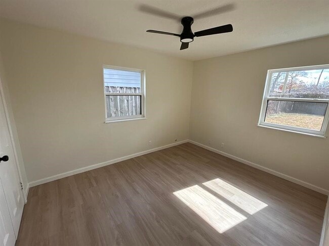 Building Photo - 6275 Westgate Dr