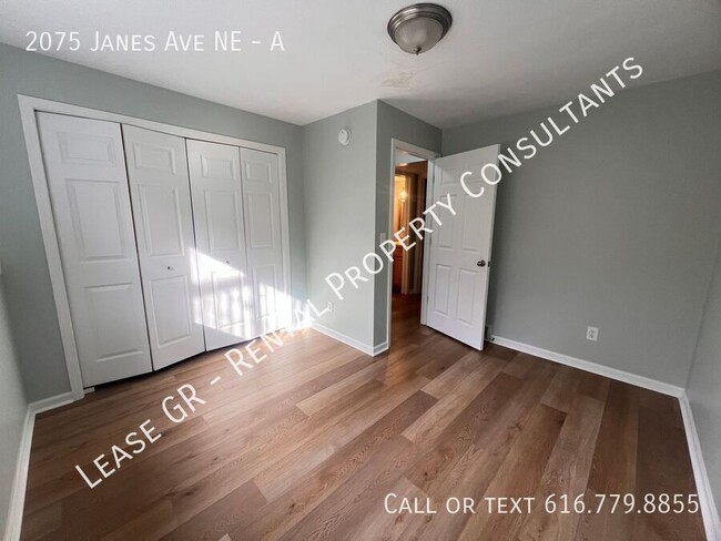 Building Photo - Spacious Duplex near Riverside Park!