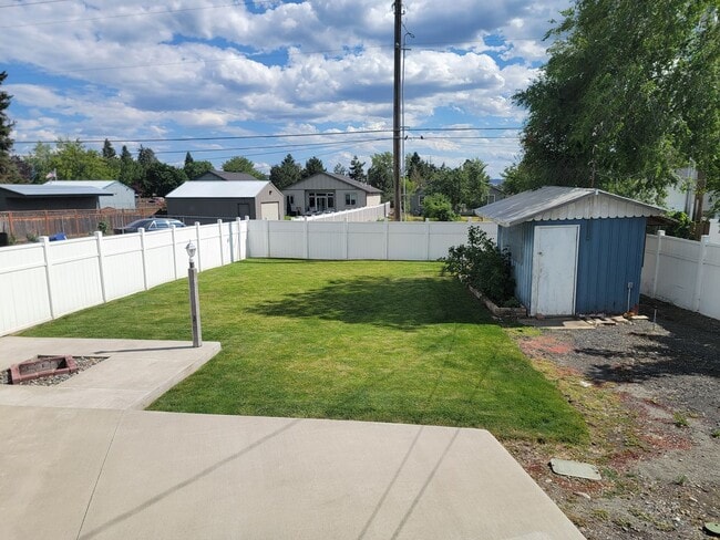 Building Photo - Beautiful 3-Bedroom Home - EV Charger - Pet Friendly