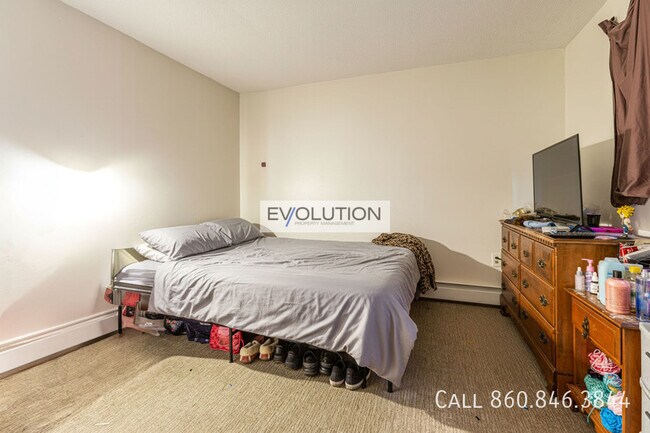 Building Photo - 71 Williams St