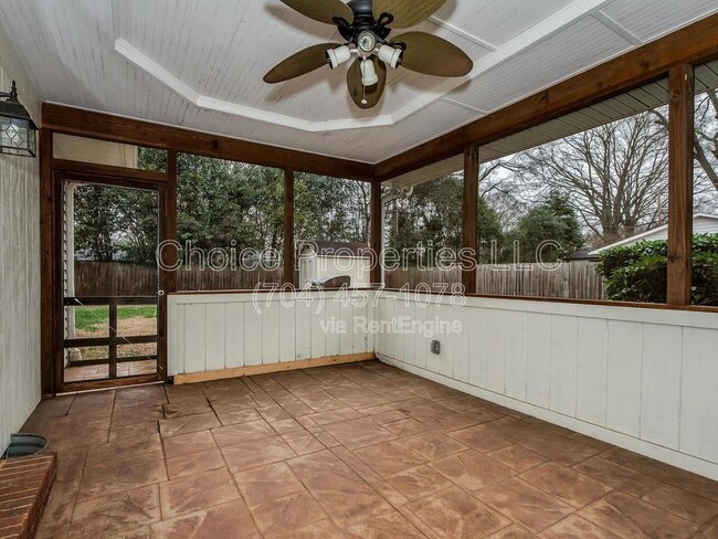 Building Photo - 1201 Seneca Pl