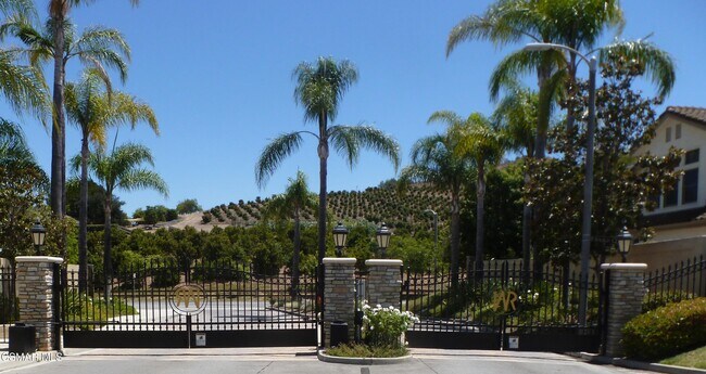 Building Photo - 48 Golden Glen Dr