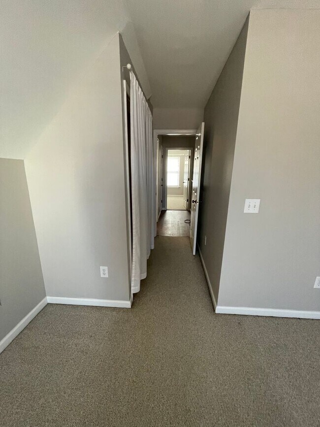 Building Photo - Lovely 3 Bedroom 2.5 bath Home in Bridges Estates, walking distance to Bridgeway Station!!