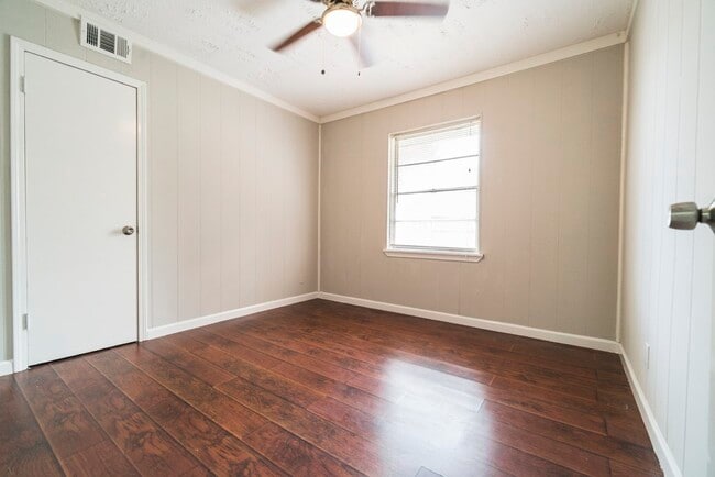 Building Photo - 1510 Greenbriar Ave