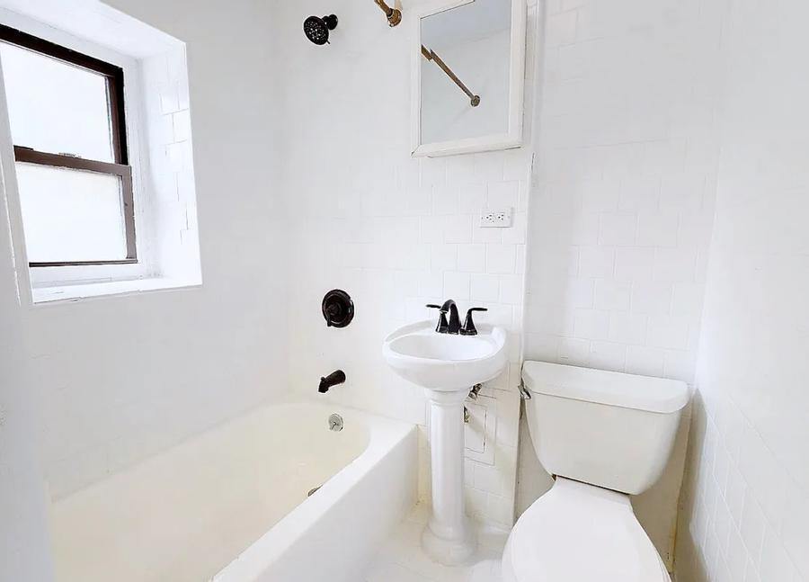 Building Photo - Central Park West