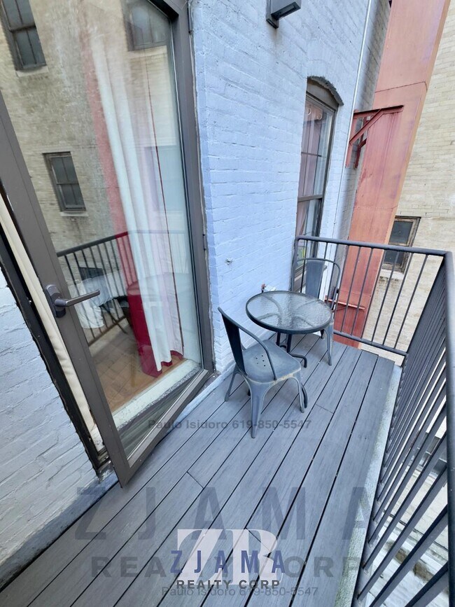 Building Photo - 72 Willoughby St