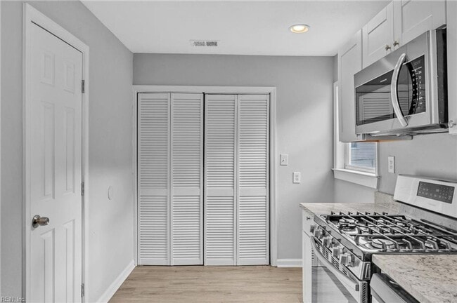 Building Photo - Charming & Fully Updated 4-Bedroom Home – ...