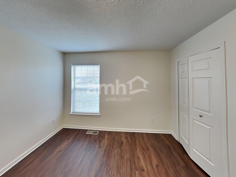 Building Photo - 1002 Daniel Ln