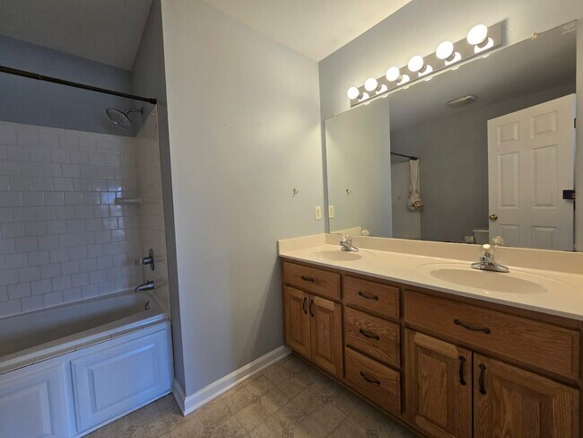 Building Photo - 2723 Mollys Ct