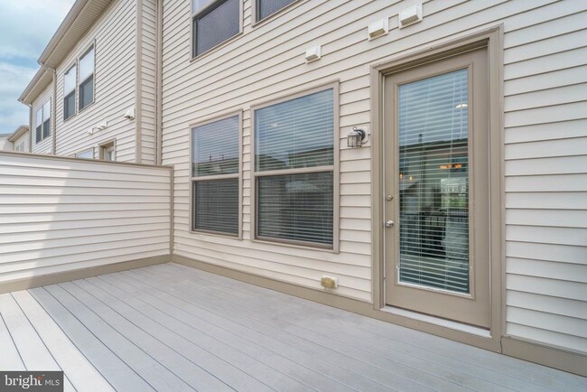 Building Photo - 23503 Adagio Terrace