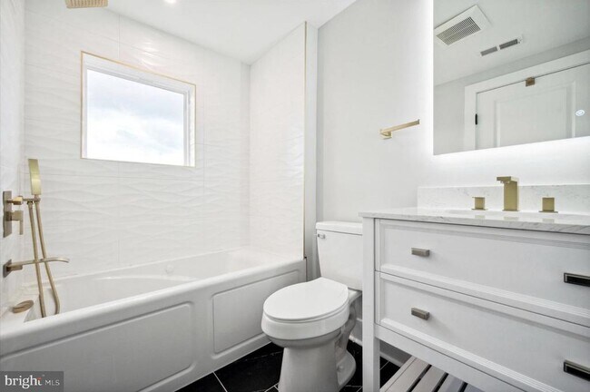 Building Photo - 1801 N 6th St