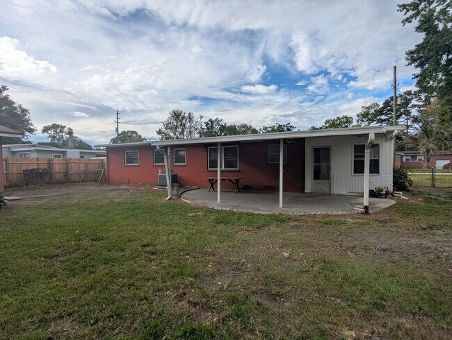 Building Photo - 3/2 NOW AVAILABLE on the Westside. Close t...