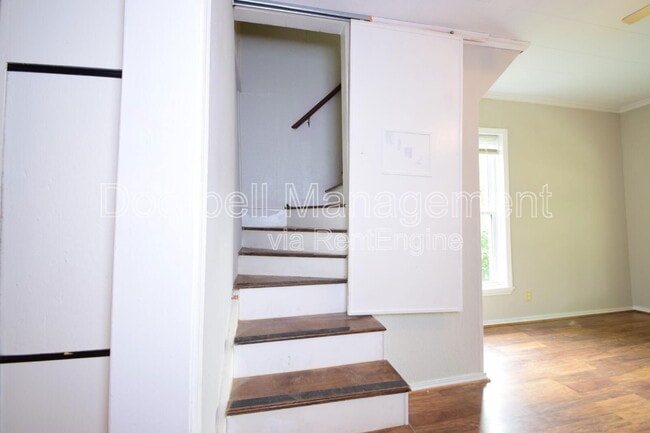 Building Photo - 113 N Birch St
