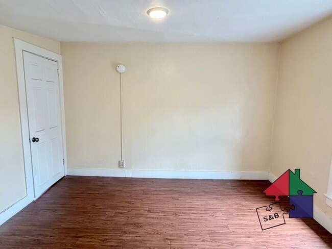 Building Photo - Barre City 2 Bedroom - Heat Included!