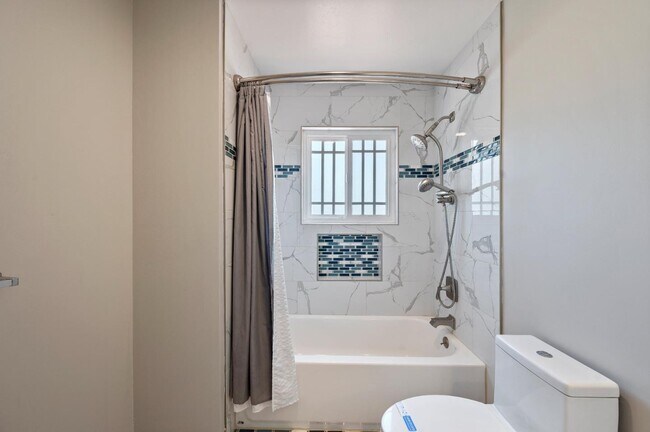 Building Photo - 3661 Slopeview Dr