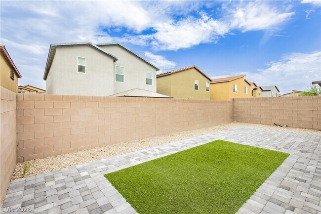 Building Photo - 5340 Maroon Guava St
