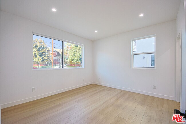 Building Photo - 11736 Gilmore St