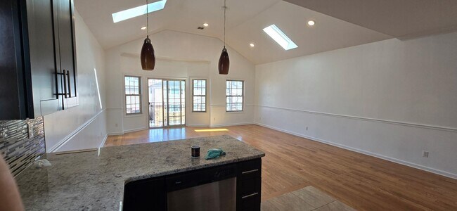 Building Photo - 47 Terhune Ave