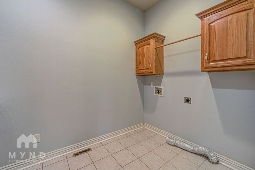 Building Photo - 3253 S Kickapoo Ave