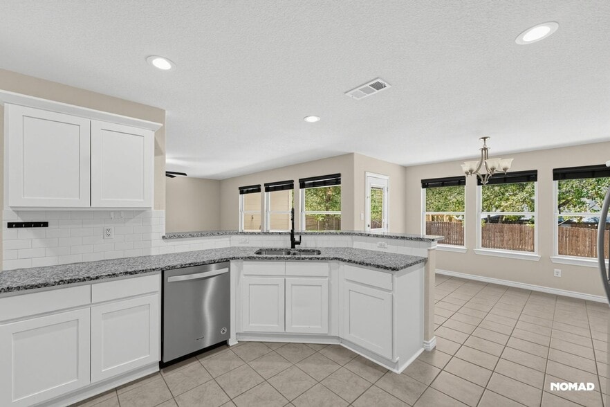 Building Photo - 205 Shady Oaks Dr