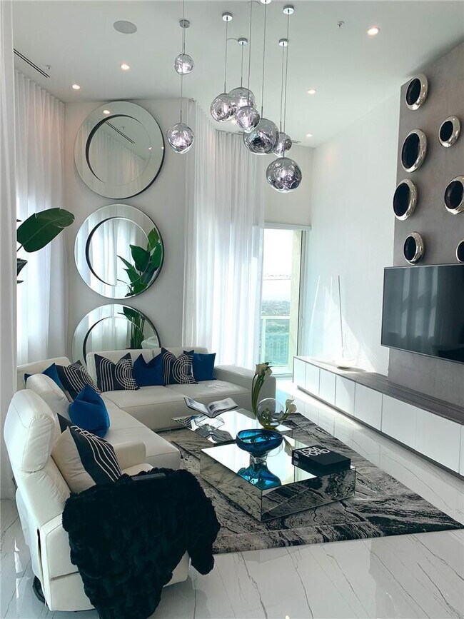 Building Photo - 350 SE 2nd St