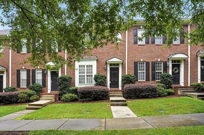 Building Photo - AVAILABLE NOW! BEAUTIFUL BRICK FRONT TOWNH...