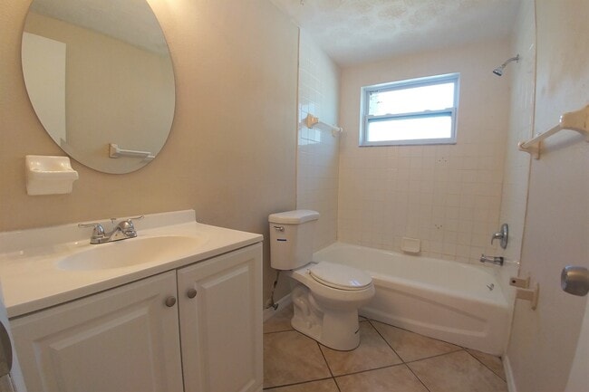 Building Photo - Beautiful 3 bedroom / 2 bath available!