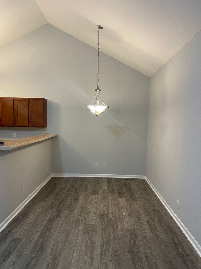 Building Photo - 7920 Ellisville Ln