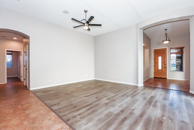 Building Photo - 2221 S Holguin Way