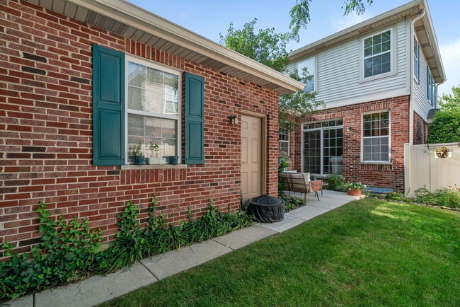 Building Photo - 18568 W Point Dr