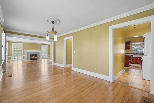 Building Photo - 173 S Meridith Ave