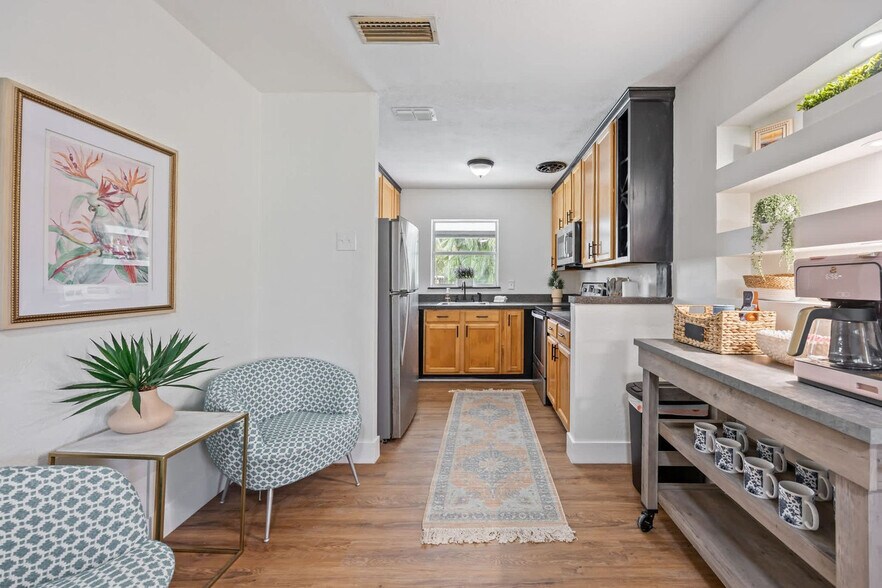 Building Photo - 489 Seacrest Ave