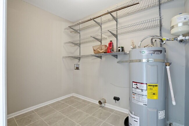 Building Photo - 7881 Nummie Ct