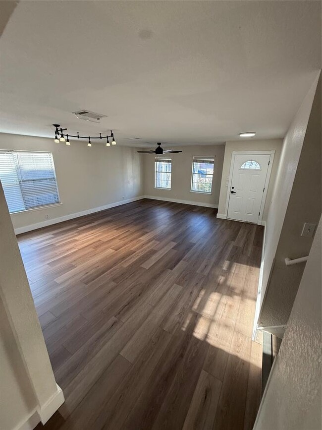 Building Photo - 108 Presidio Dr