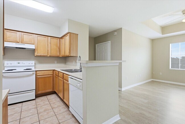 Building Photo - 1015 Villagio Cir